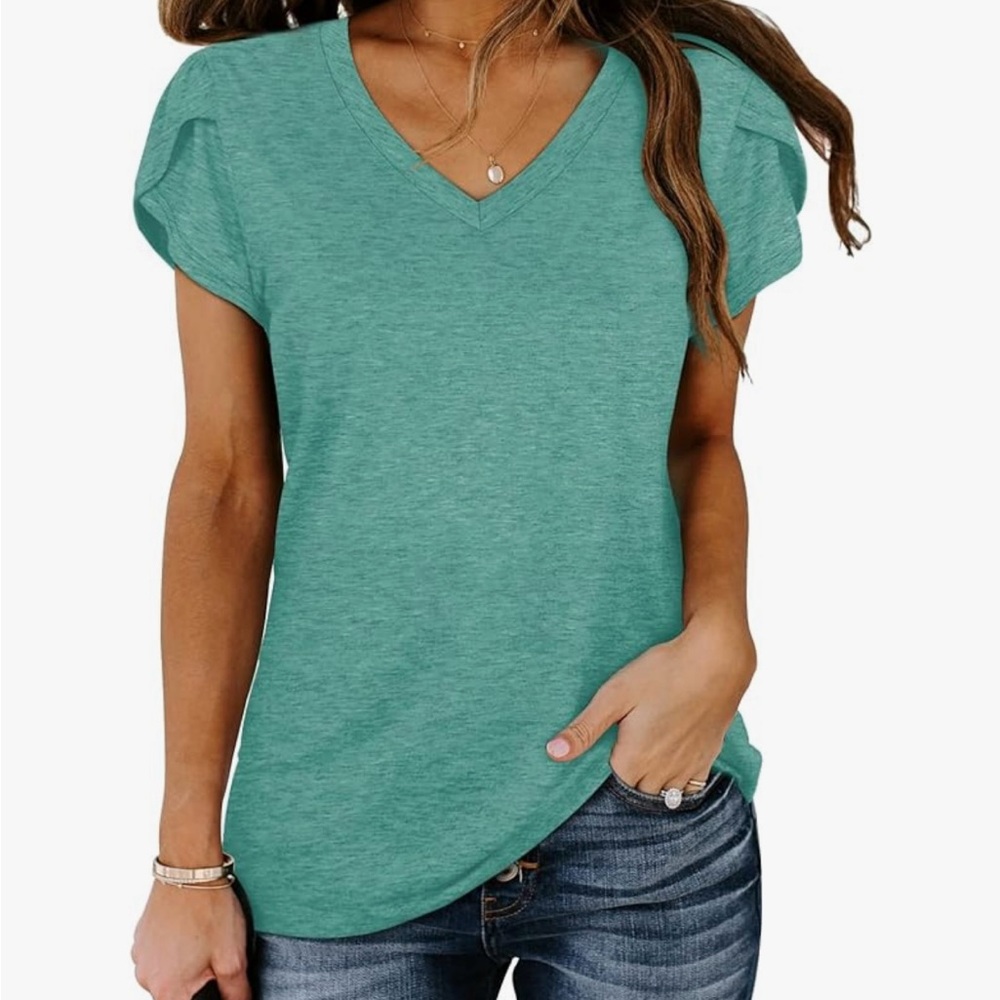 WIHOLL V Neck Petal Sleeve T-shirt in Green